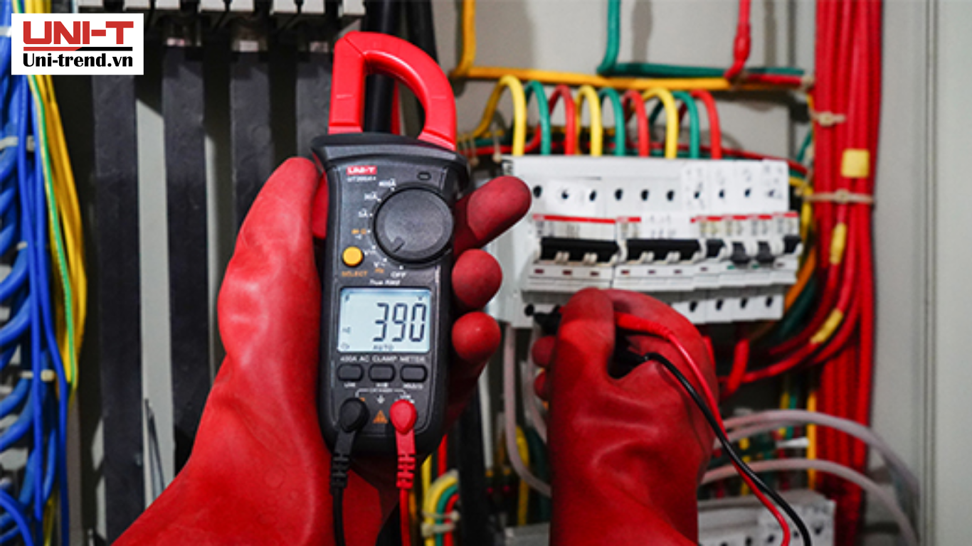 Ampe kìm UNI-T UT200A+