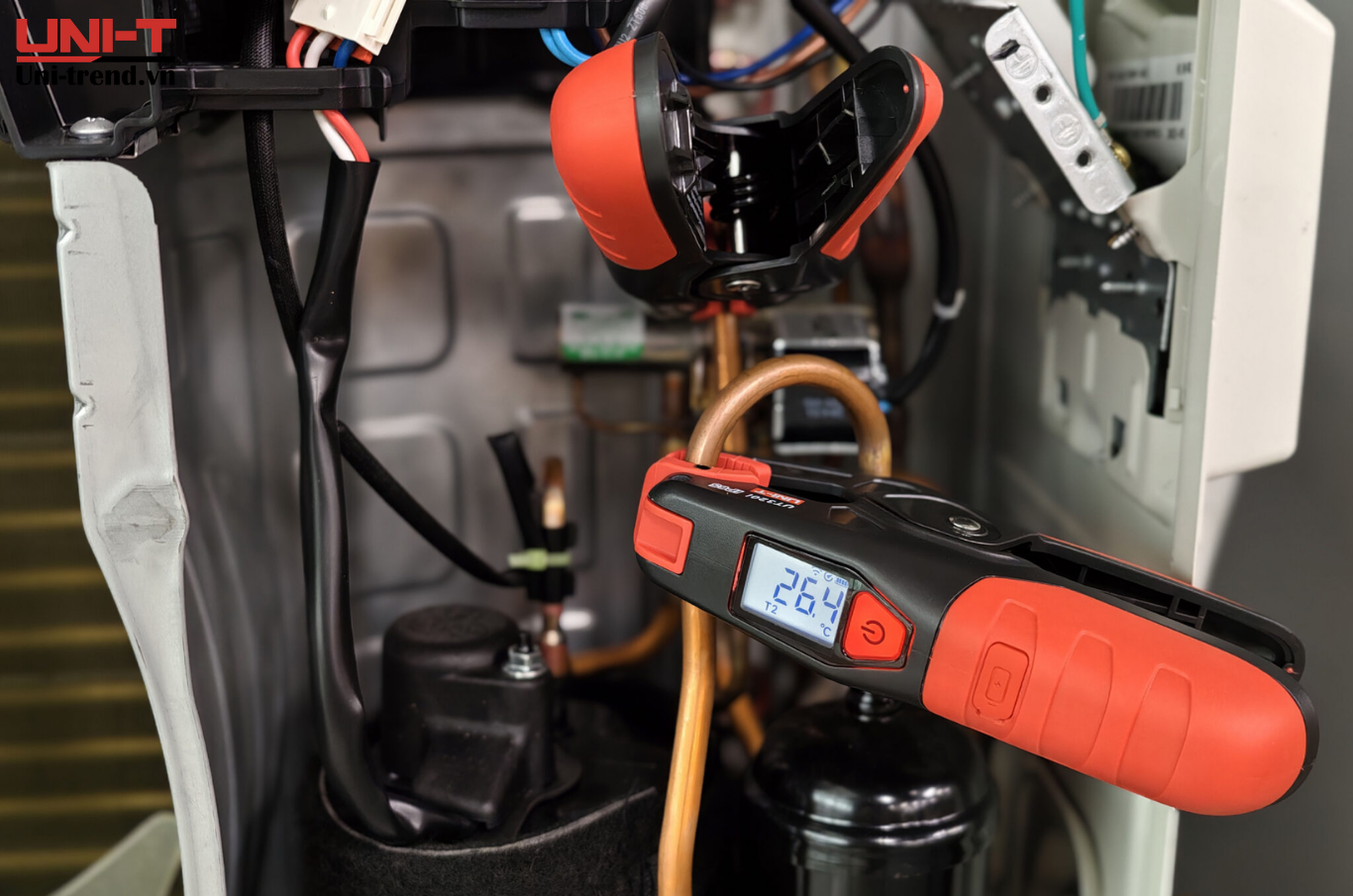 UT320i đo nhiệt độ đường ống gas máy lạnh, điều hòa