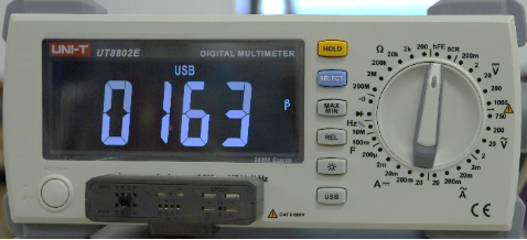 đồng hồ vạn năng để bàn UT8802E